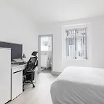 Chiswick London Apartment