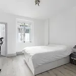 Chiswick London Apartment