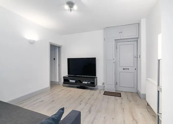 Chiswick London Apartment